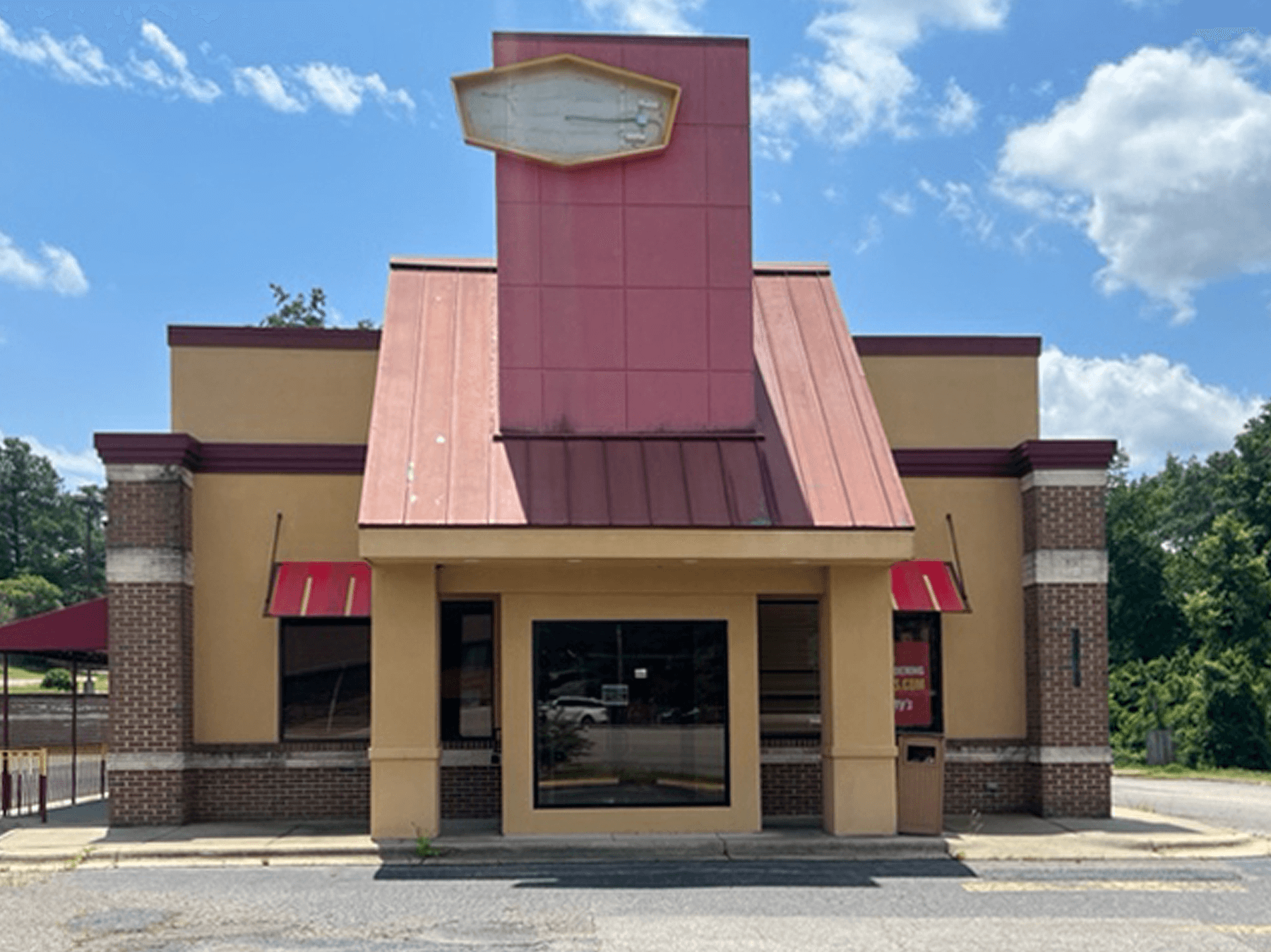 Fast Food Building FOR LEASE